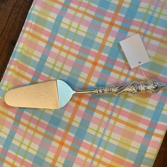 Silver Cake Server, Stainless Steel Embossed Wedding Cake Server, Artistic Home - Picture 14 of 16